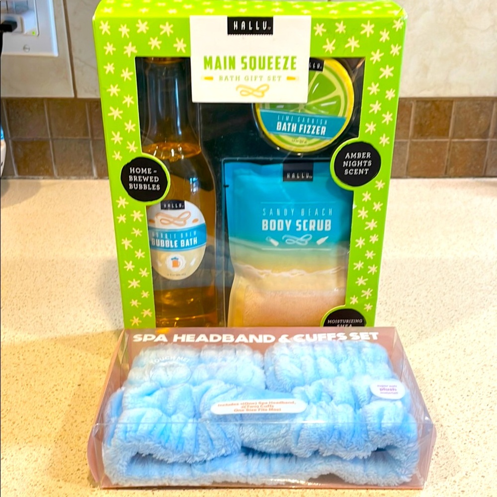 Main Squeeze NIB Bath Gift Set with Blue Spa Headband & Cuffs